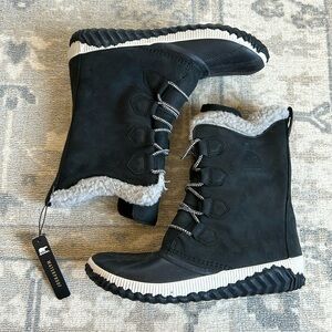 NWT SOREL Out N About Boot